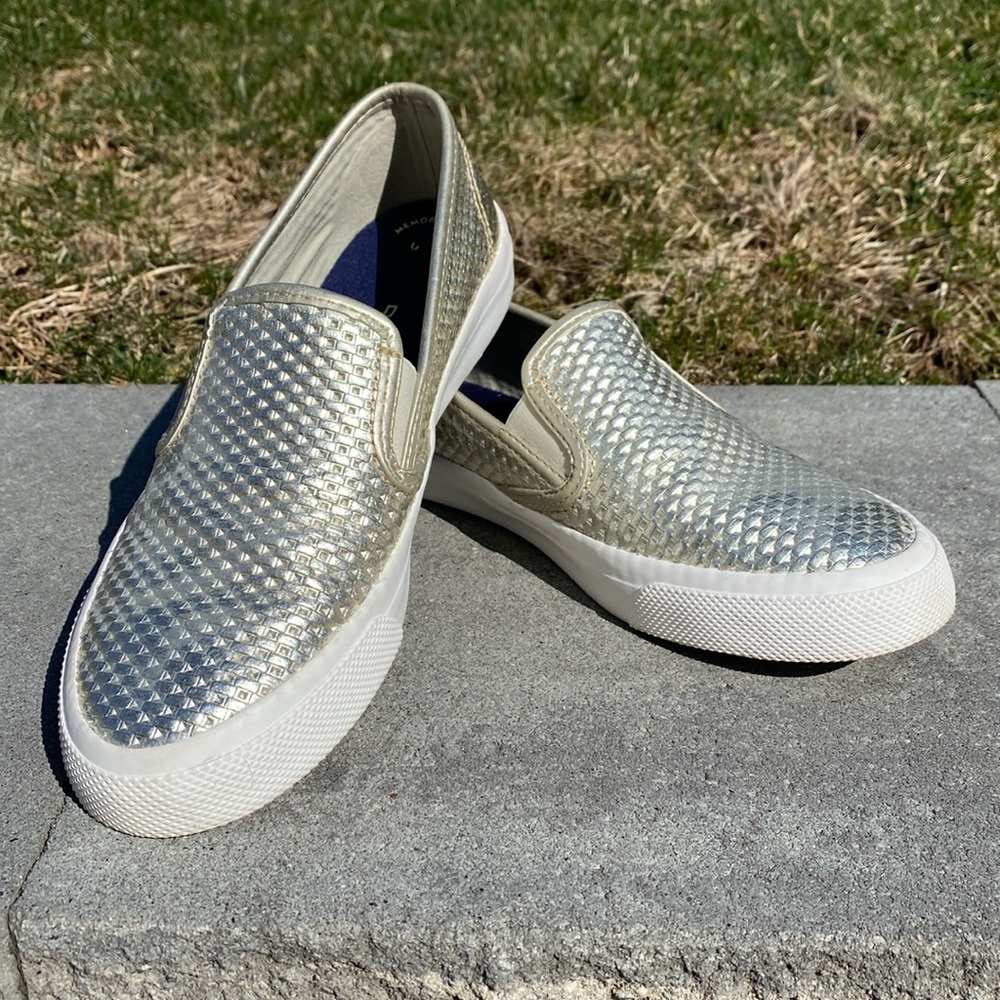 Sperry - seaside emboss platinum, size 7